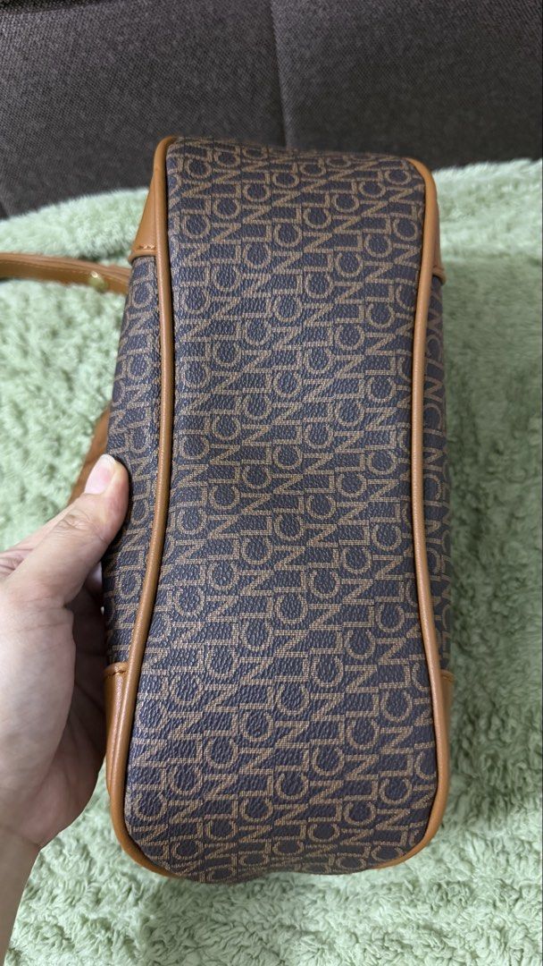 CLN BAG (Category: Shoulder Bags) located in Manila. Submitted by iamcv8 (Listing ID 1461251010, Image 3). Description: Can be converted into shoulder bag No issue No dustbag/paper bag .