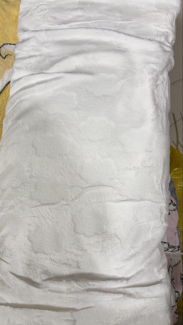 Cloud fur blanket (Category: Bedding & Towels) located in Manila. Submitted by grandpenguin.28586f (Listing ID 1461160050, Image 1). Description: Cloud fur blanket Plain white Brand new Size: full double to semi king May naka embossed na cloud sya.