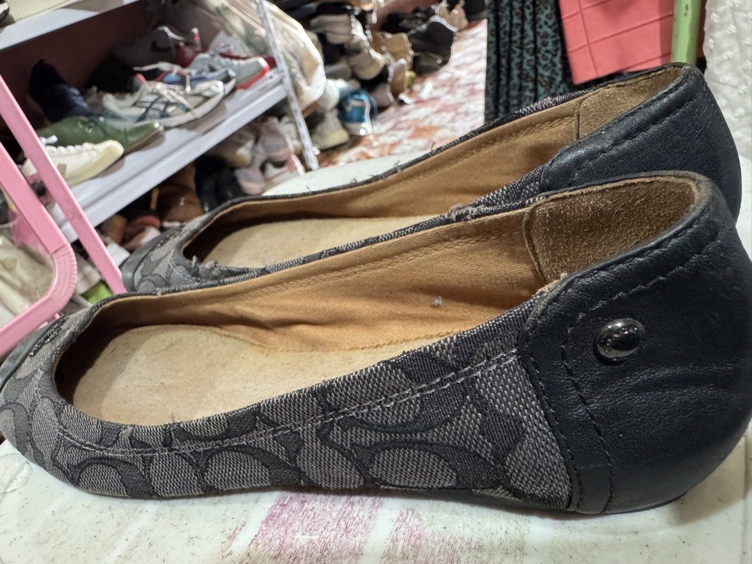 Coach (Category: Flats & Sandals) located in Manila. Submitted by wildbear.e10374 (Listing ID 1461188083, Image 3). Description: Coach sandals or flat shoes With pure leather designs round of coach And brown leather insole And size 38 suitable for everyday used.