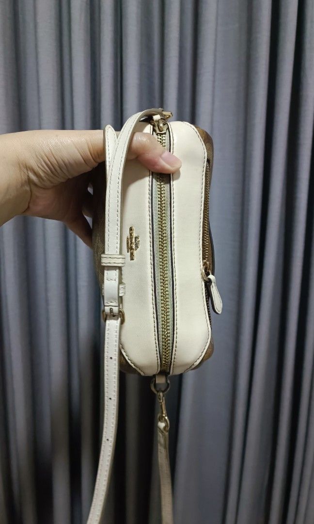 Coach Bennett Small Original (Category: Luxury Bags & Wallets) located in Cavite. Submitted by premfinds (Listing ID 1461288423, Image 2). Description: original normal signs of wear 8.5/10 condition made in Philippines on tag.