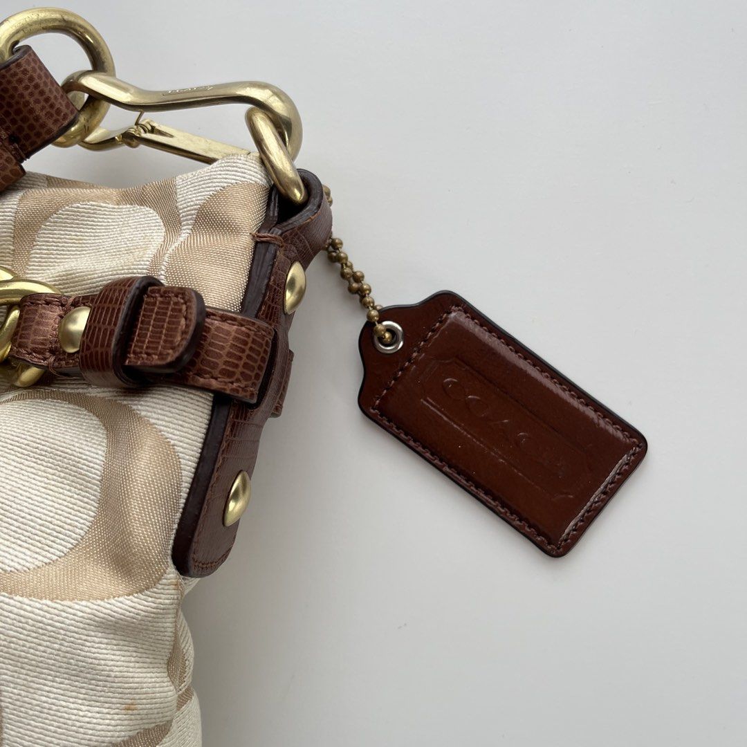 Coach Brooke Sateen Shoulder Bag (Category: Luxury Bags & Wallets) located in Bugallon. Submitted by strawberrymatchax29 (Listing ID 1461119822, Image 3). Description: READ THE DESCRIPTION FIRST ⚠️ - Issue: Has some stains - Can fit a 11-inch laptop - Very spacious - RFS: I don’t use it anymore Location: Pangasinan MOD: J&T MOP: Bank Transfer (BDO/Maribank).