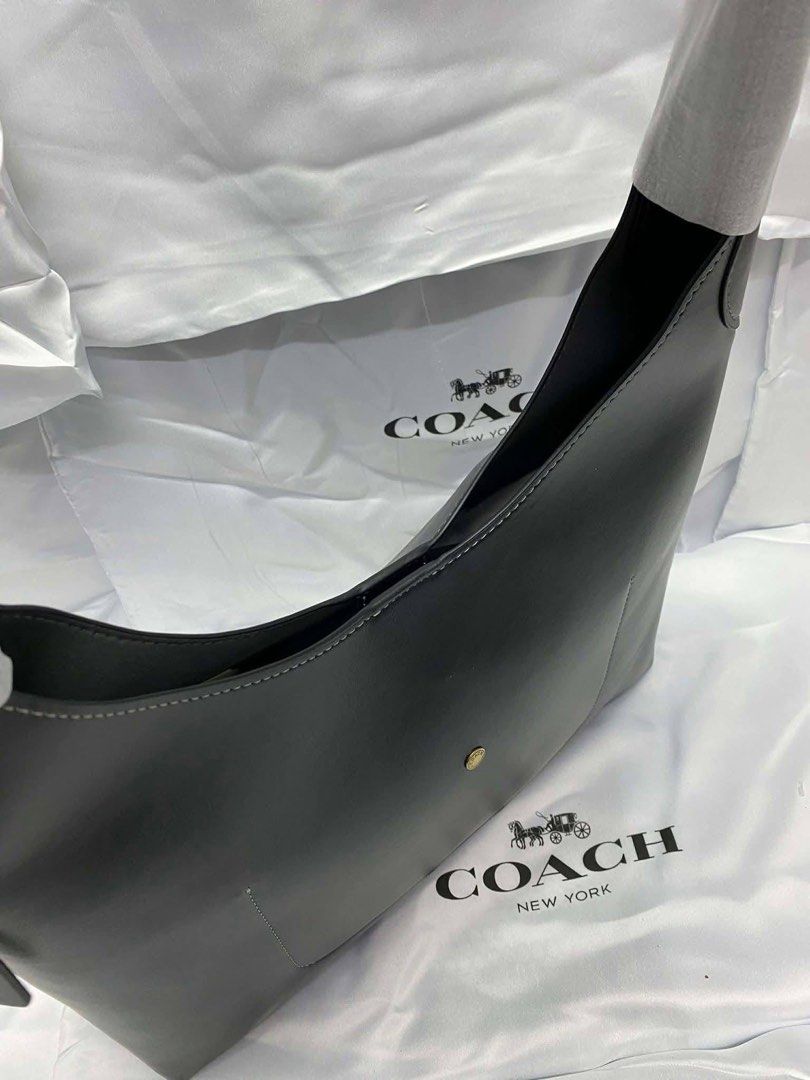Coach Brooklyn 28 (Category: Shoulder Bags) located in Binan City. Submitted by pinkykeenshop (Listing ID 1461281323, Image 3). Description: .
