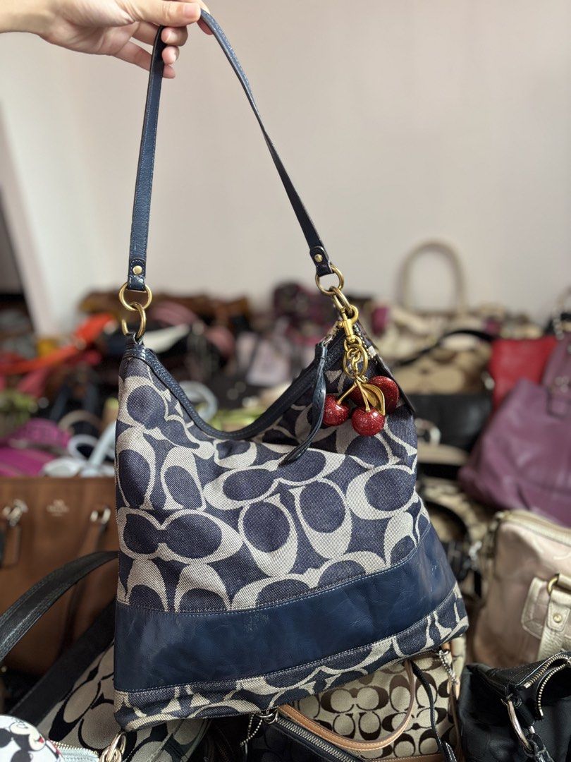 Coach Denim Hobo (Category: Luxury Bags & Wallets) located in Manila. Submitted by _thepursela (Listing ID 1461219198, Image 1). Description: .