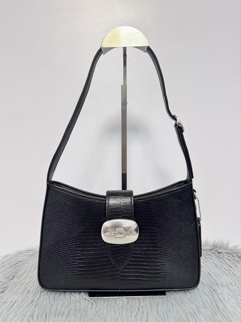 Coach Eliza Shoulder Bag (Category: Shoulder Bags) located in Santiago. Submitted by angelicayvanna (Listing ID 1461302221, Image 1). Description: Inclusion:Cc only.