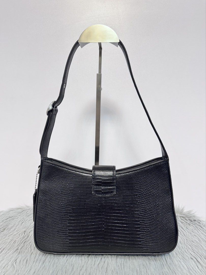 Coach Eliza Shoulder Bag (Category: Shoulder Bags) located in Santiago. Submitted by angelicayvanna (Listing ID 1461302221, Image 3). Description: Inclusion:Cc only.