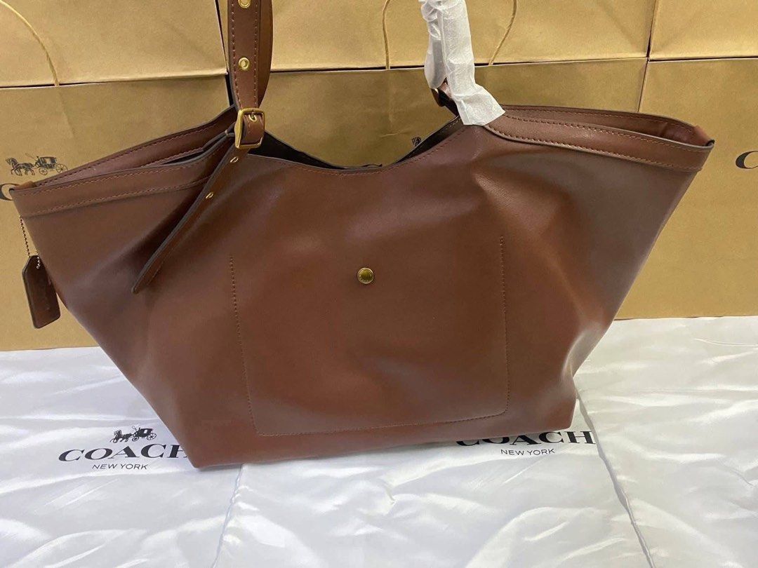 Coach Gramercy Tote (Category: Shoulder Bags) located in Binan City. Submitted by pinkykeenshop (Listing ID 1461284880, Image 3). Description: .