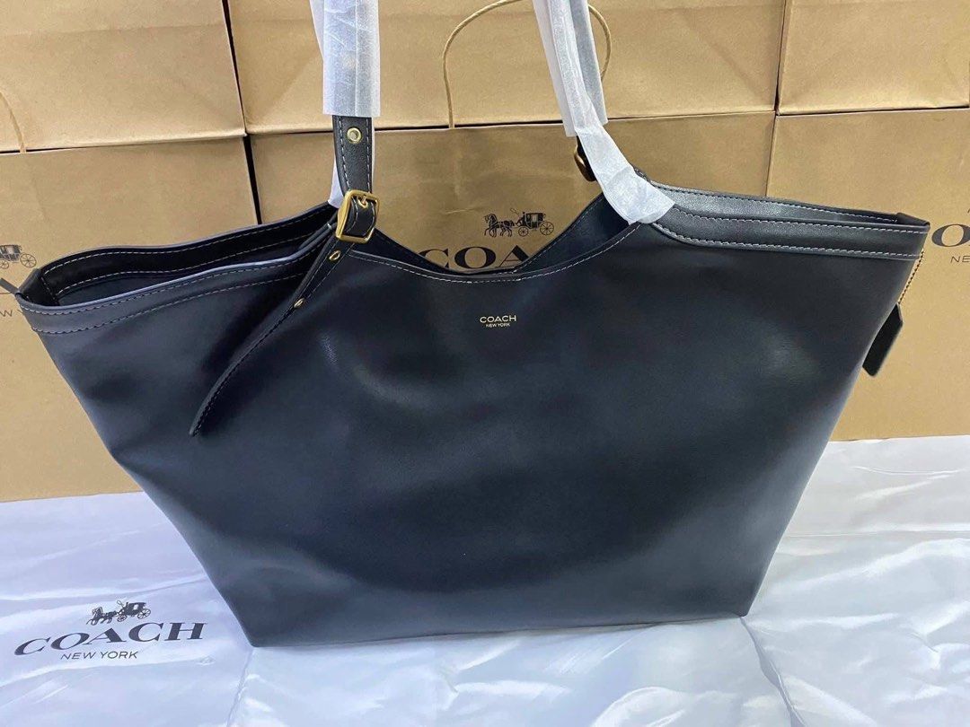 Coach Gramercy Tote (Category: Shoulder Bags) located in Binan City. Submitted by pinkykeenshop (Listing ID 1461285127, Image 1). Description: .