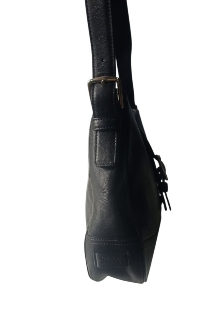 ⚜️Coach Hampton Soho Black Leather Shoulder Hand Bag (Category: Luxury Bags & Wallets) located in Manila. Submitted by 74_tiger (Listing ID 1461184130, Image 3). Description: Item: Coach Hampton Soho Black Leather Shoulder Hand Bag Condition: Lightly Used Material: Leàther 💯% Authentic Vintage Piece Pre - Owned Very Classic & Elegant Look Silver Hardwares Clean Inner Linings Adjustable & Detachable Sturdy Strap Hang Tag Lost So I Replaced It Wit