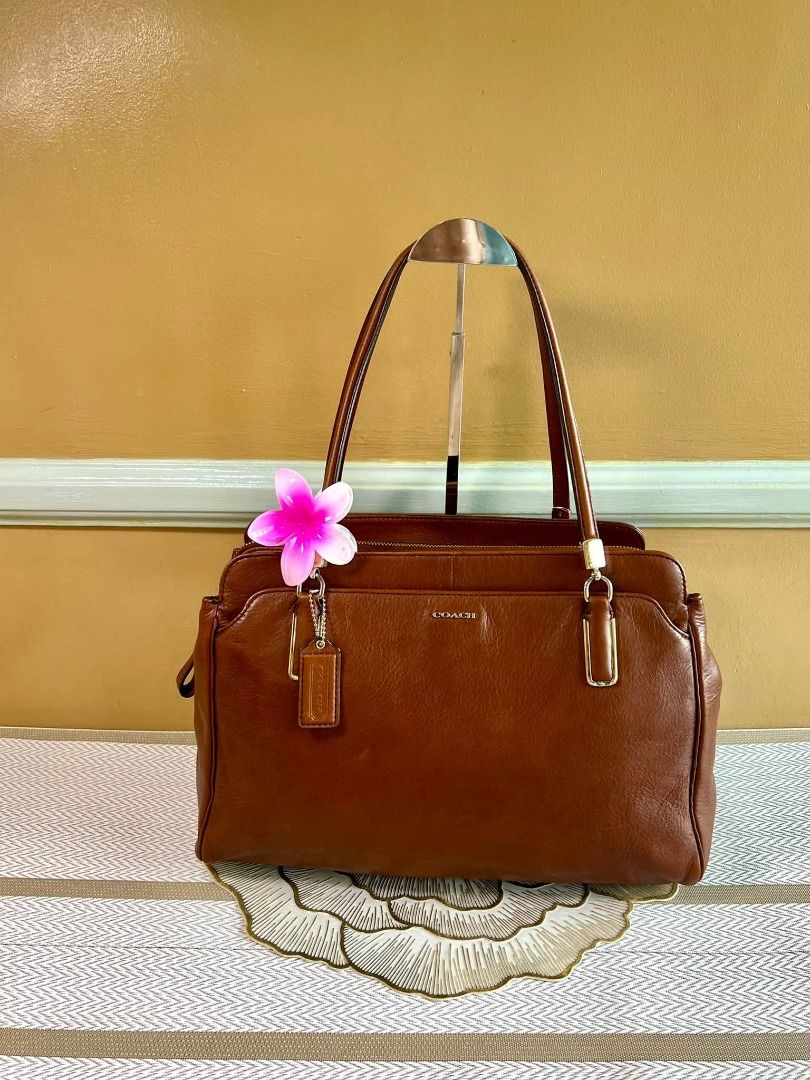 COACH Madison Kimberly Carryall Bag (Category: Shoulder Bags) located in Quezon City. Submitted by bellafashion08 (Listing ID 1461270819, Image 1). Description: Dimension: - Height = 9 in. - Length = 12 in. * From U.S * Nice in actual .