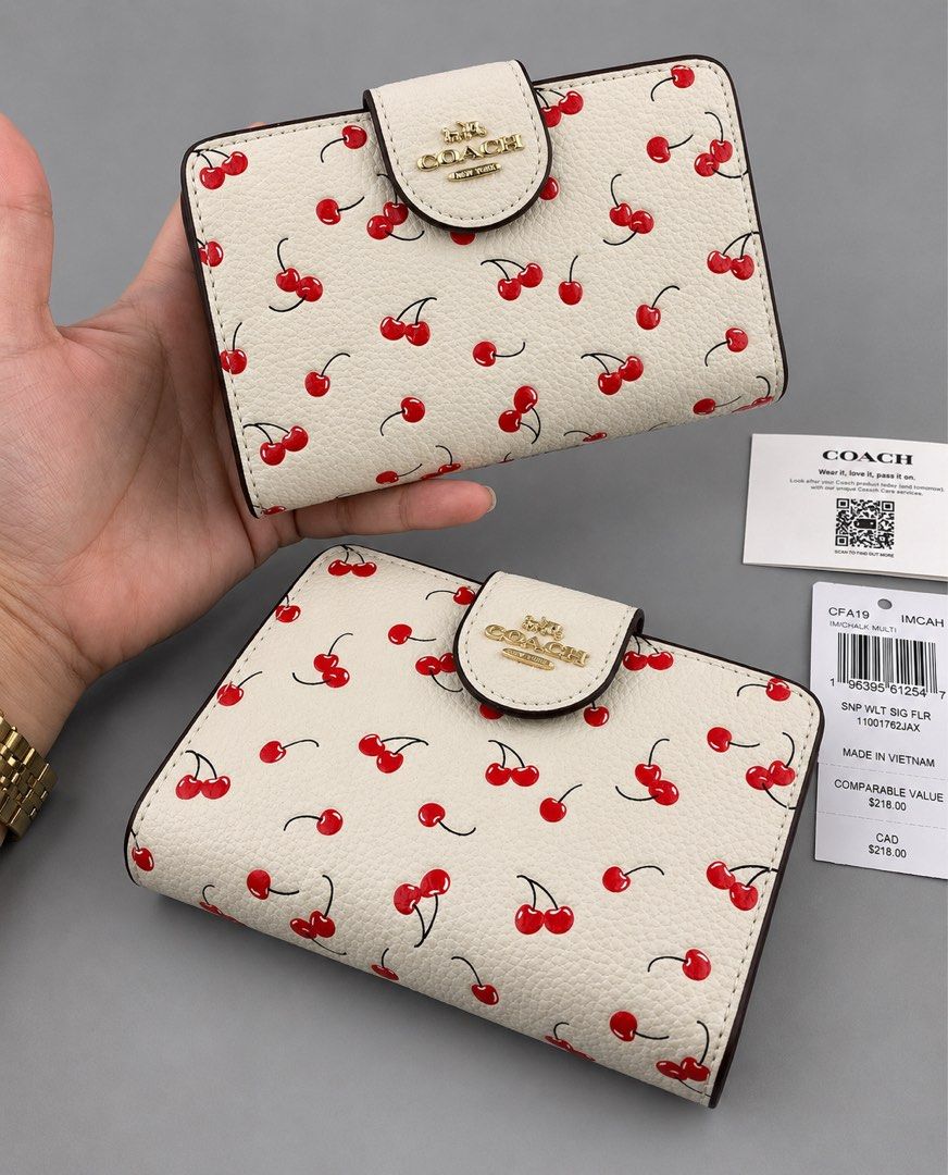 Coach Medium Corner Zip Wallet (Category: Wallets & Card holders) located in Binan City. Submitted by pinkykeenshop (Listing ID 1461186715, Image 1). Description: .