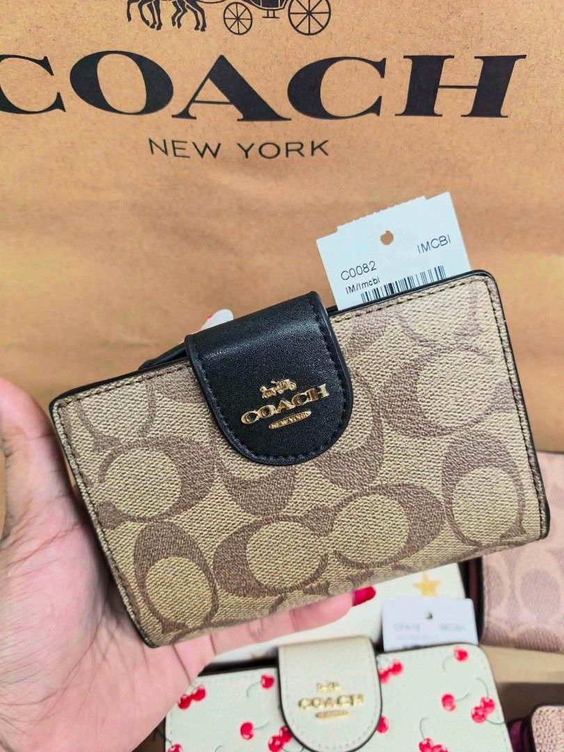 Coach Medium Corner Zip Wallet in Signature Canvas (Category: Wallets & Card holders) located in Quezon City. Submitted by bagsboutiqueph (Listing ID 1461217228, Image 3). Description: LAST PRICE POSTED. LIMITED STOCKS! BRANDNEW WITH INCLUSIONS. COLOR MAY SLIGHTLY VARY IN ACTUAL DUE TO LIGHTING AND CAMERA SETTING. OTHER PHOTOS WILL BE SEND DURING PURCHASE AND FOR SURE BUYERS ONLY. WHEN IN DOUBT, DO NOT ORDER. THANK YOU..