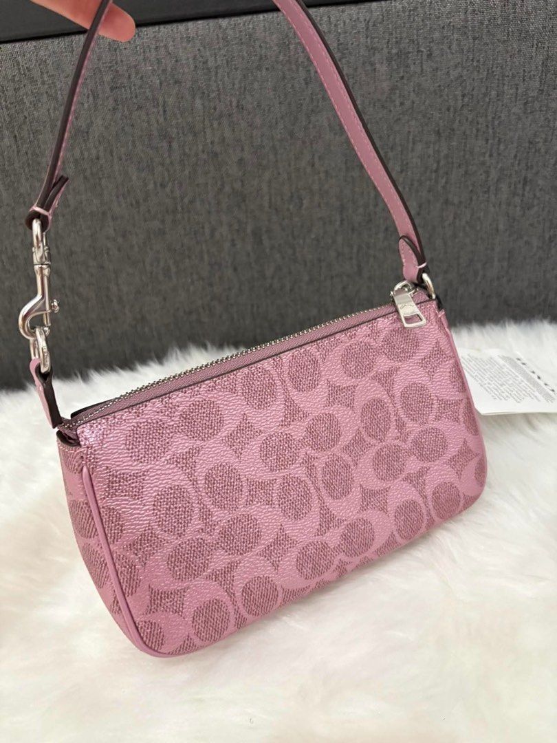 Coach Nolita 19 Pink Silver (Category: Clutches) located in Santiago. Submitted by angelicayvanna (Listing ID 1454080544, Image 2). Description: .