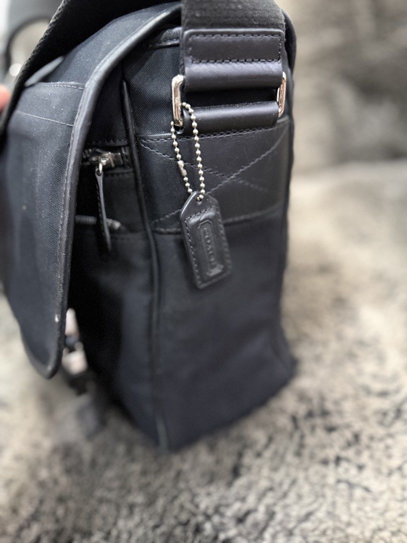 Coach Office Bag for men (Category: Luxury Bags & Wallets) located in Quezon City. Submitted by fivethousandlilies (Listing ID 1461321234, Image 2). Description: Good condition Authentic .