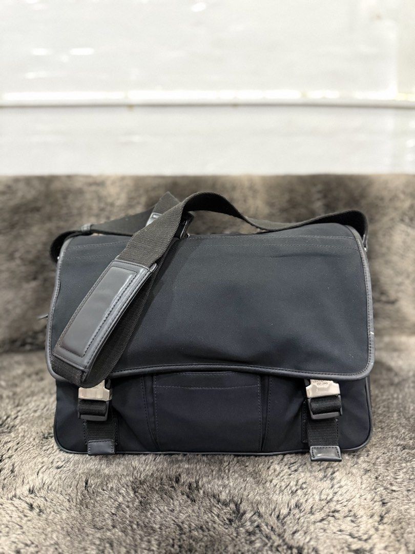 Coach Office Bag for men (Category: Luxury Bags & Wallets) located in Quezon City. Submitted by fivethousandlilies (Listing ID 1461321234, Image 1). Description: Good condition Authentic .