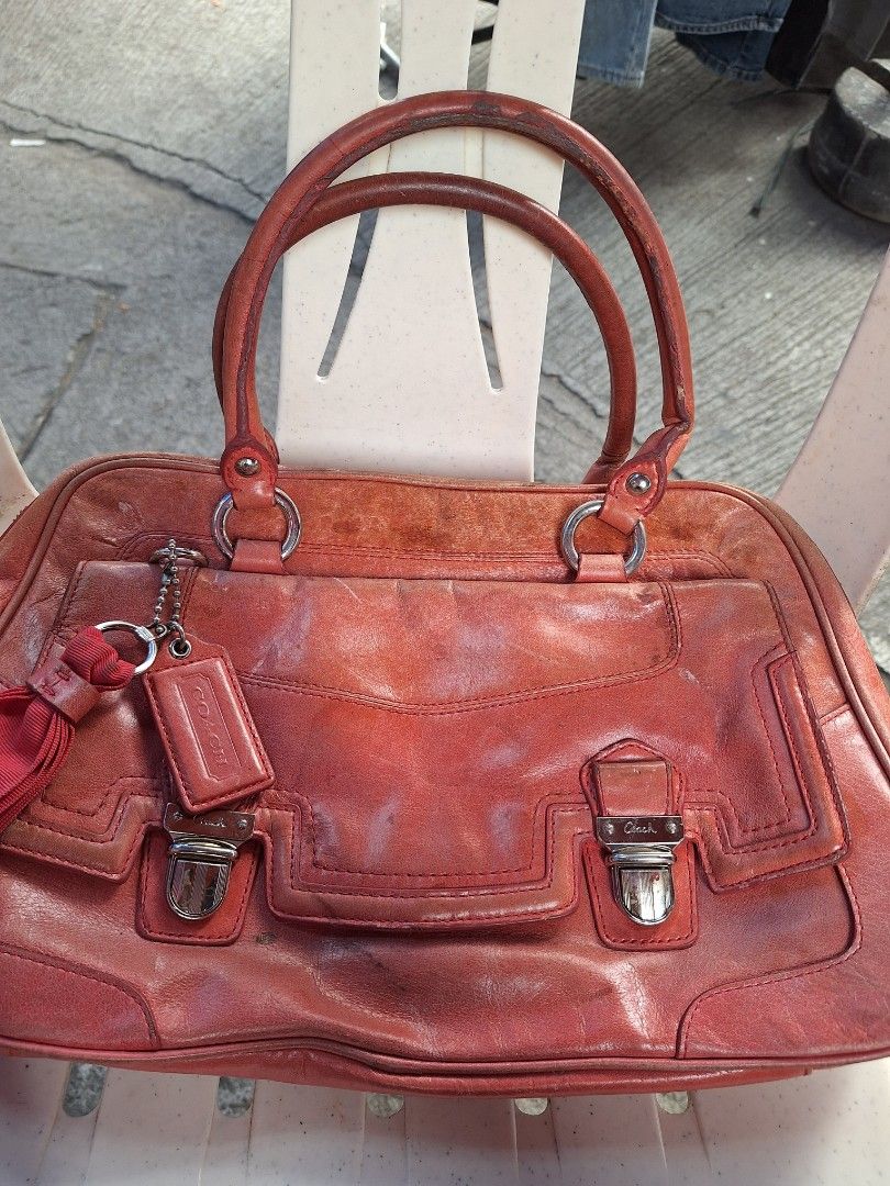 Coach poppy bag (Category: Luxury Bags & Wallets) located in Sibulan. Submitted by studioxano (Listing ID 1461208478, Image 1). Description: good for project bag or e restore.
