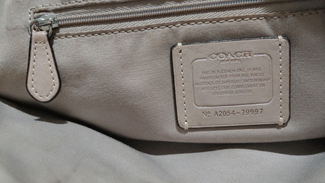 Coach Prairie Satchel (Category: Luxury Bags & Wallets) located in Manila. Submitted by iamsaeemieese (Listing ID 1461246590, Image 2). Description: - Light grey Coach tote bag - Pebbled leather material - Front zip pocket with Coach logo - Top handles - Detachable crossbody strap included - Spacious interior for your essentials.