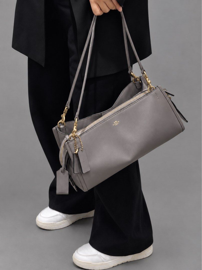 Coach Rogue 34 (Category: Shoulder Bags) located in Binan City. Submitted by pinkykeenshop (Listing ID 1461196959, Image 1). Description: .