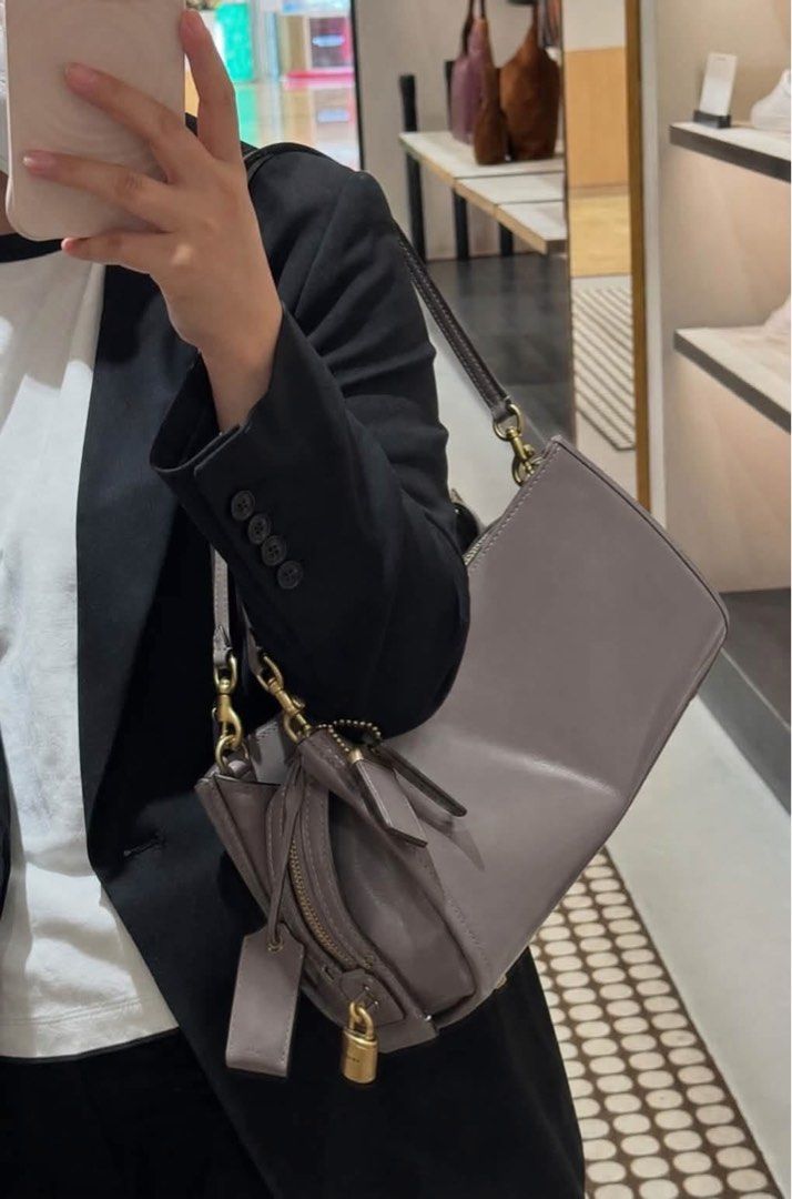 Coach Rogue 34 (Category: Shoulder Bags) located in Binan City. Submitted by pinkykeenshop (Listing ID 1461196959, Image 2). Description: .