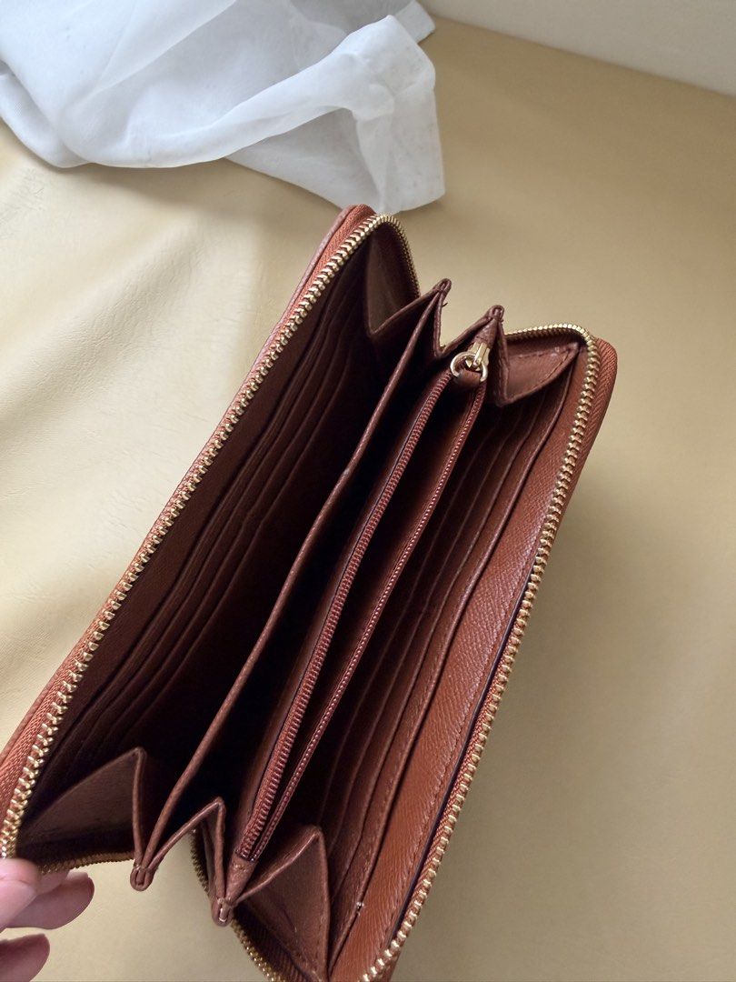 Coach Signature Zip Around Wallet (Category: Wallets & Card holders) located in Alfonso. Submitted by jbcamet (Listing ID 1461156891, Image 3). Description: - Coach Zip Around Wallet - Signature Print (Brown & Tan) - Multiple Card Slots & Compartments - Secure Zipper Closure - Gold-Tone Hardware with Coach Logo Zipper Pull - Ideal for Organizing Essentials.
