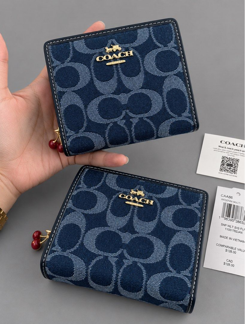 Coach Snap Wallet (Category: Wallets & Card holders) located in Binan City. Submitted by pinkykeenshop (Listing ID 1461187010, Image 1). Description: .