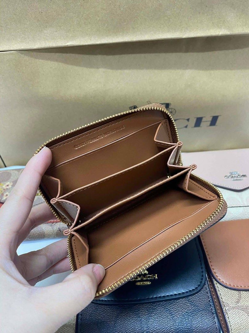 Coach Snoopy Small Card Wallet (Category: Wallets & Card holders) located in Binan City. Submitted by pinkykeenshop (Listing ID 1461281537, Image 2). Description: .