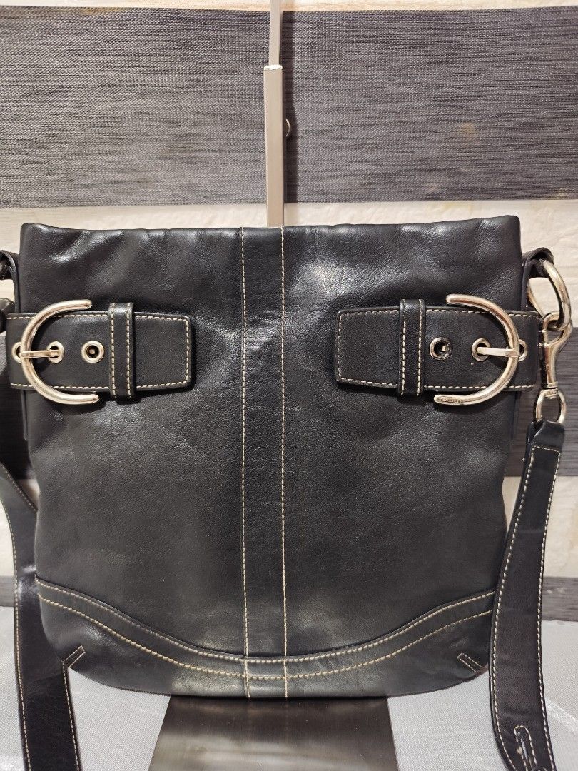 coach soho slim 2-way adjustable strap 2005 (Category: Luxury Bags & Wallets) located in Santa Rosa. Submitted by ahroncatpad (Listing ID 1461288269, Image 3). Description: coach soho 2005 all black leather w/white stitching adjustable strap sling or can be shorten as shoulder bag/kili bag silver hardware no hangtag.