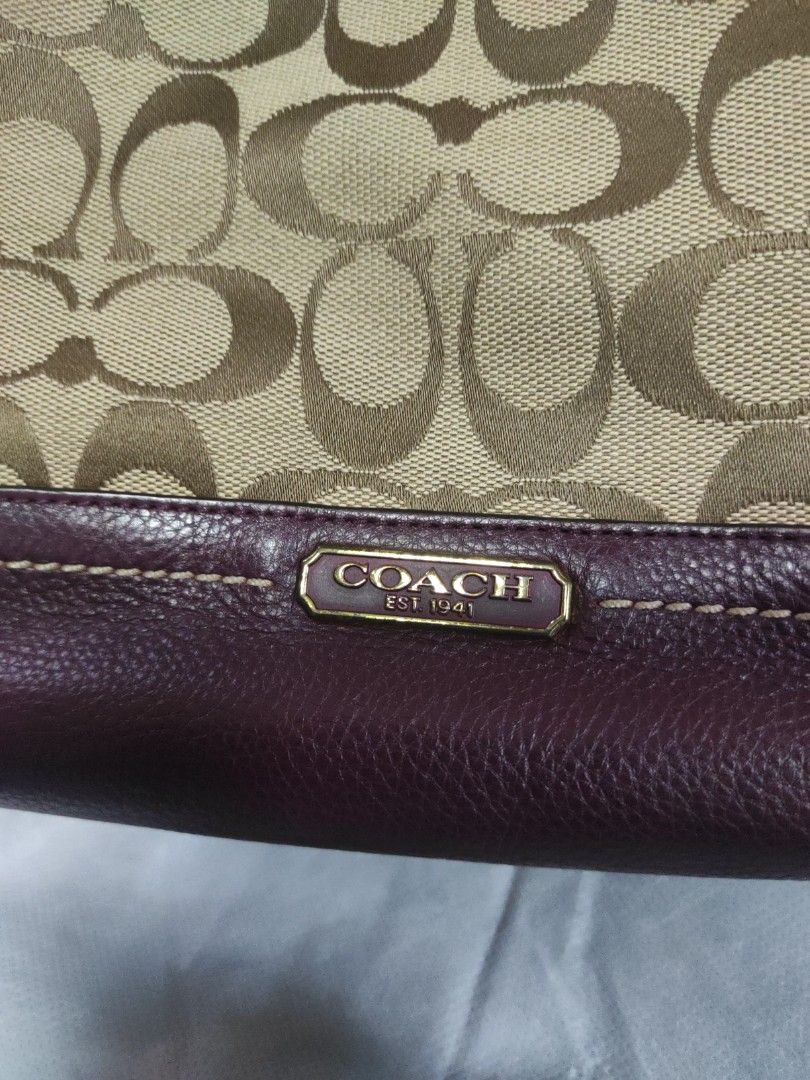 Coach Vintage Large Tote Bag (Category: Tote Bags) located in Agoo. Submitted by korea_bags (Listing ID 1461277171, Image 2). Description: message me for best price dust bag included Free LBC delivery.