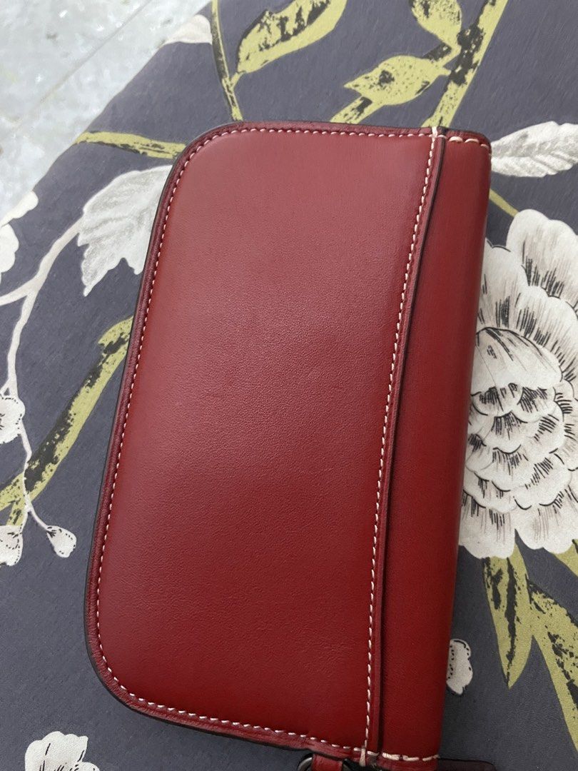 Coach wrislet (Category: Purses & Pouches) located in Manila. Submitted by joycefinds (Listing ID 1461168859, Image 3). Description: Selling my coach wrislet in very good condtion no inclusion.