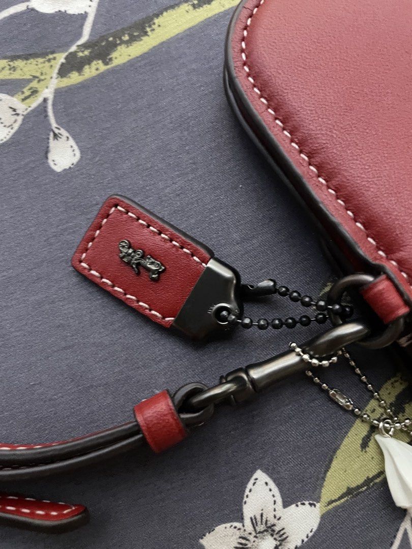 Coach wrislet (Category: Purses & Pouches) located in Manila. Submitted by joycefinds (Listing ID 1461168859, Image 2). Description: Selling my coach wrislet in very good condtion no inclusion.