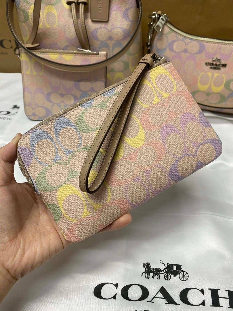 Coach Wrislet (Category: Wallets & Card holders) located in Binan City. Submitted by pinkykeenshop (Listing ID 1461281771, Image 2). Description: .