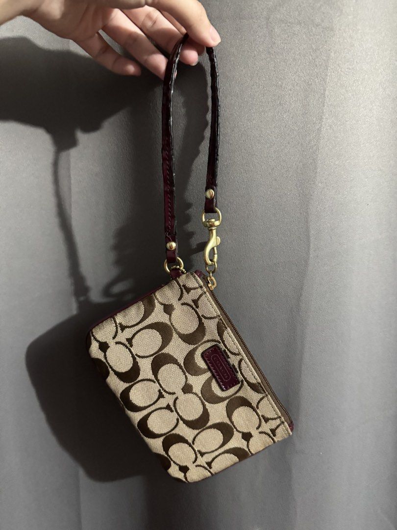 Coach Wristlet (Category: Wallets & Card holders) located in Caloocan City. Submitted by relove_258 (Listing ID 1461141658, Image 2). Description: Coach canvas wristlet Minor issue sa strap (see photos) Good condi sa canvas clean insides but need wash LP FREE SF!❤️.