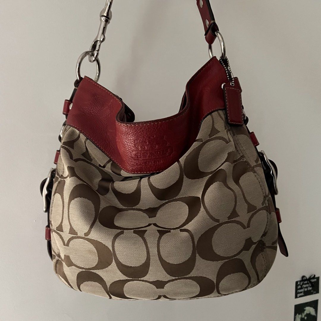 Coach Zoe Large Hobo Bag (Category: Luxury Bags & Wallets) located in Valenzuela. Submitted by shai.vd (Listing ID 1461121508, Image 1). Description: Coach Zoe Large Hobo Bag 🧸🍒 condition: excellent inclusions: plain dust bag, stickers ₱6,500 dm to purchase 💓.