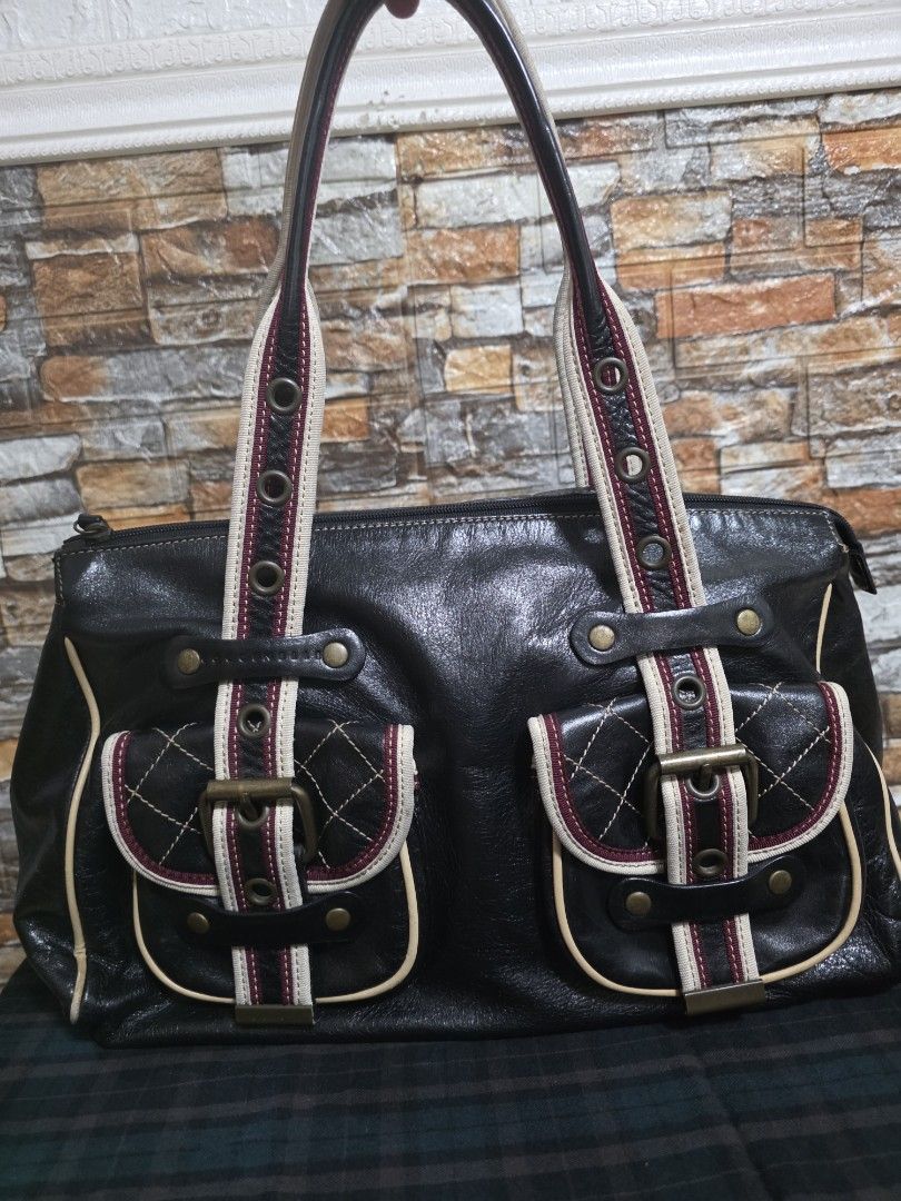 Coccinelle shoulder bag (Category: Shoulder Bags) located in Binan City. Submitted by elli.etcetera (Listing ID 1461173252, Image 1). Description: MOP: Gcash, Maya or Bank transfer Courier: Flash, J&T or Lalamove.