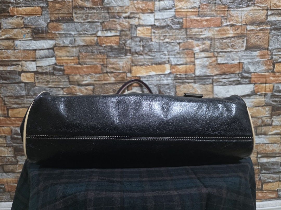 Coccinelle shoulder bag (Category: Shoulder Bags) located in Binan City. Submitted by elli.etcetera (Listing ID 1461173252, Image 3). Description: MOP: Gcash, Maya or Bank transfer Courier: Flash, J&T or Lalamove.