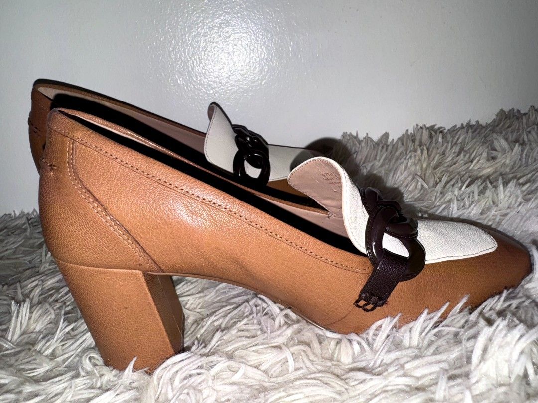 Cole haan (Category: Loafers) located in Caloocan City. Submitted by mylove326 (Listing ID 1461254025, Image 3). Description: Once o twice lang na gamit original price more than 13k.. 24.5-25cm paa ko.. Check photos for sign of usage and cause ng pag stock lang.. .