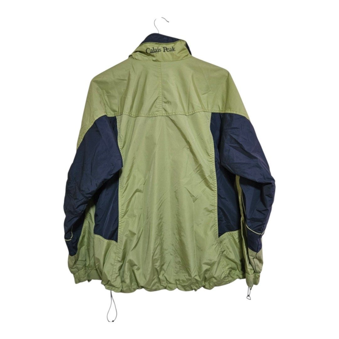 Columbia Calais Peak twotone windbreaker (Category: Coats, Jackets and Outerwear) located in Baguio. Submitted by fadexquisite (Listing ID 1461247749, Image 2). Description: Columbia Calais Peak twotone windbreaker Med wmns 27x23 Very good condition Issue light stain needs wash 400 plus ship fee.