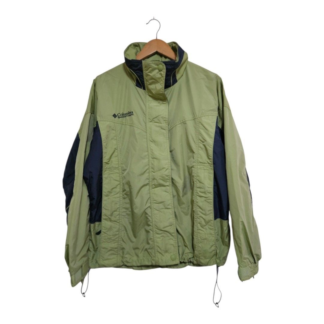 Columbia Calais Peak twotone windbreaker (Category: Coats, Jackets and Outerwear) located in Baguio. Submitted by fadexquisite (Listing ID 1461247749, Image 1). Description: Columbia Calais Peak twotone windbreaker Med wmns 27x23 Very good condition Issue light stain needs wash 400 plus ship fee.