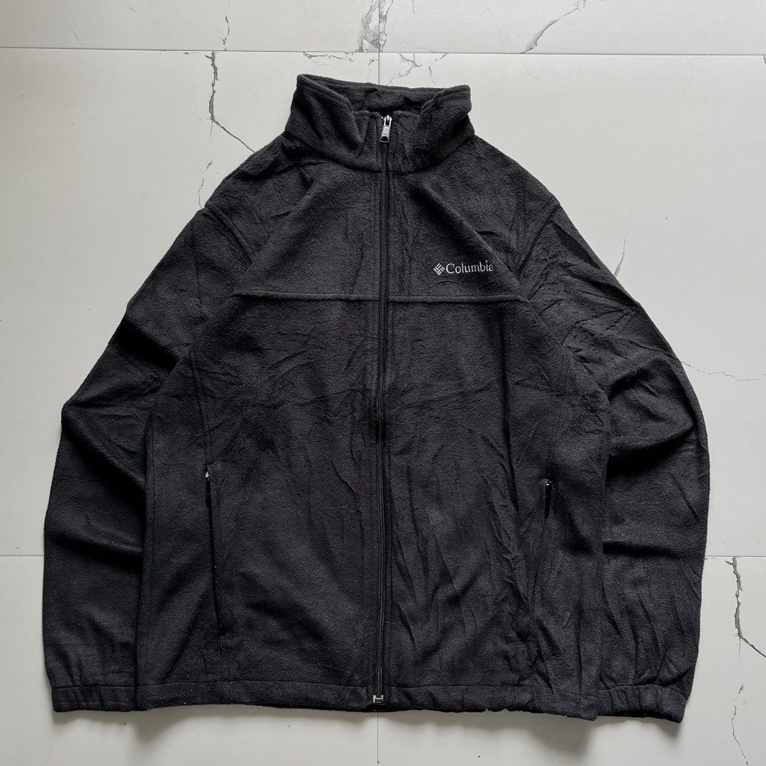 Columbia full-zip fleece jacket (Category: Coats, Jackets and Outerwear) located in Atimonan. Submitted by hitsbymanong (Listing ID 1461183939, Image 1). Description: .