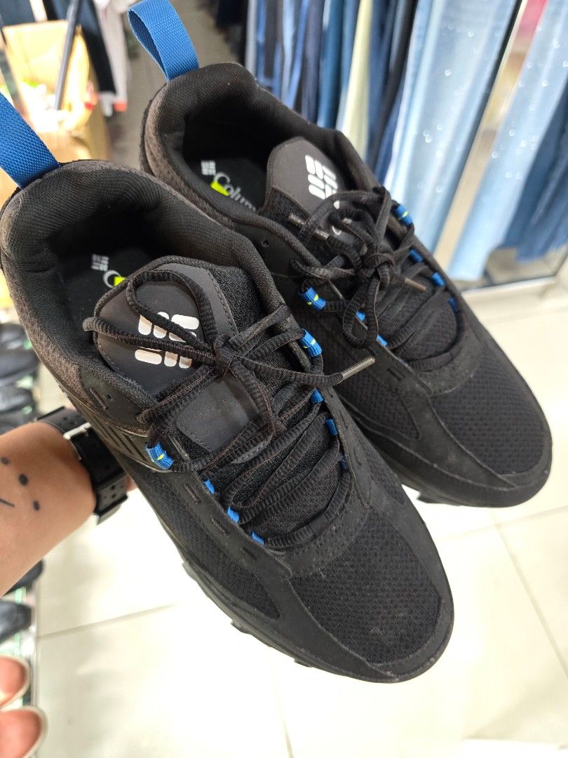 Columbia Hatana Max OutDry (Category: Sneakers) located in Iba. Submitted by conditionexcellente (Listing ID 1461189614, Image 2). Description: - Columbia Men's Hiking Shoes - Color: Black - Size: US 12 / UK 11 / EU 45 - Made in Vietnam - Features rugged sole for excellent grip - Blue accents on laces and heel pull tab - Perfect for trails and outdoor adventures.