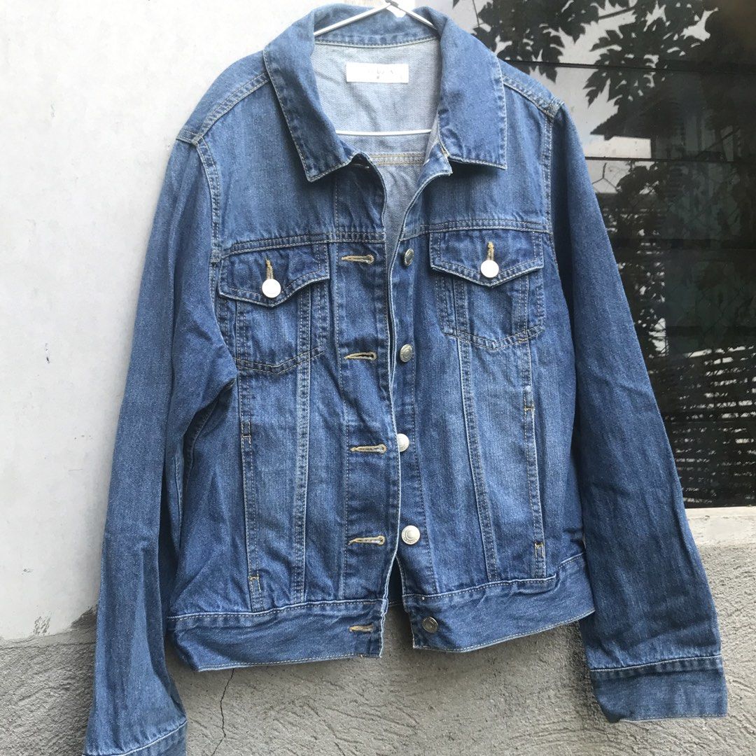 Colza Denim Jacket (Category: Coats, Jackets and Outerwear) located in Davao. Submitted by shanthedestroyer (Listing ID 1461234755, Image 1). Description: size m on tag but can fit from s-m.