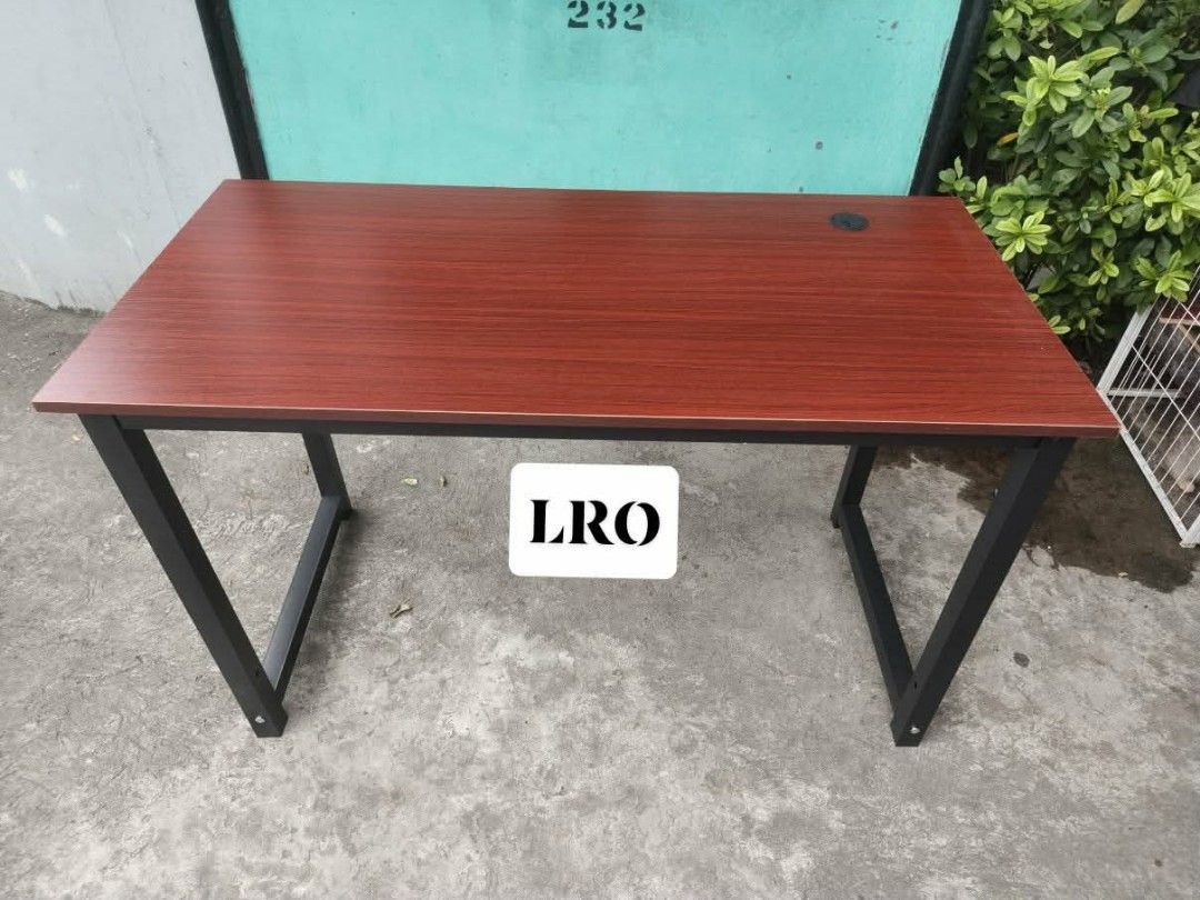 Computer table table (Category: Tables & Sets) located in Manila. Submitted by joydolor (Listing ID 1461226166, Image 1). Description: new computer table 120x60cm all colors available 2650 plus sf via lalamove.