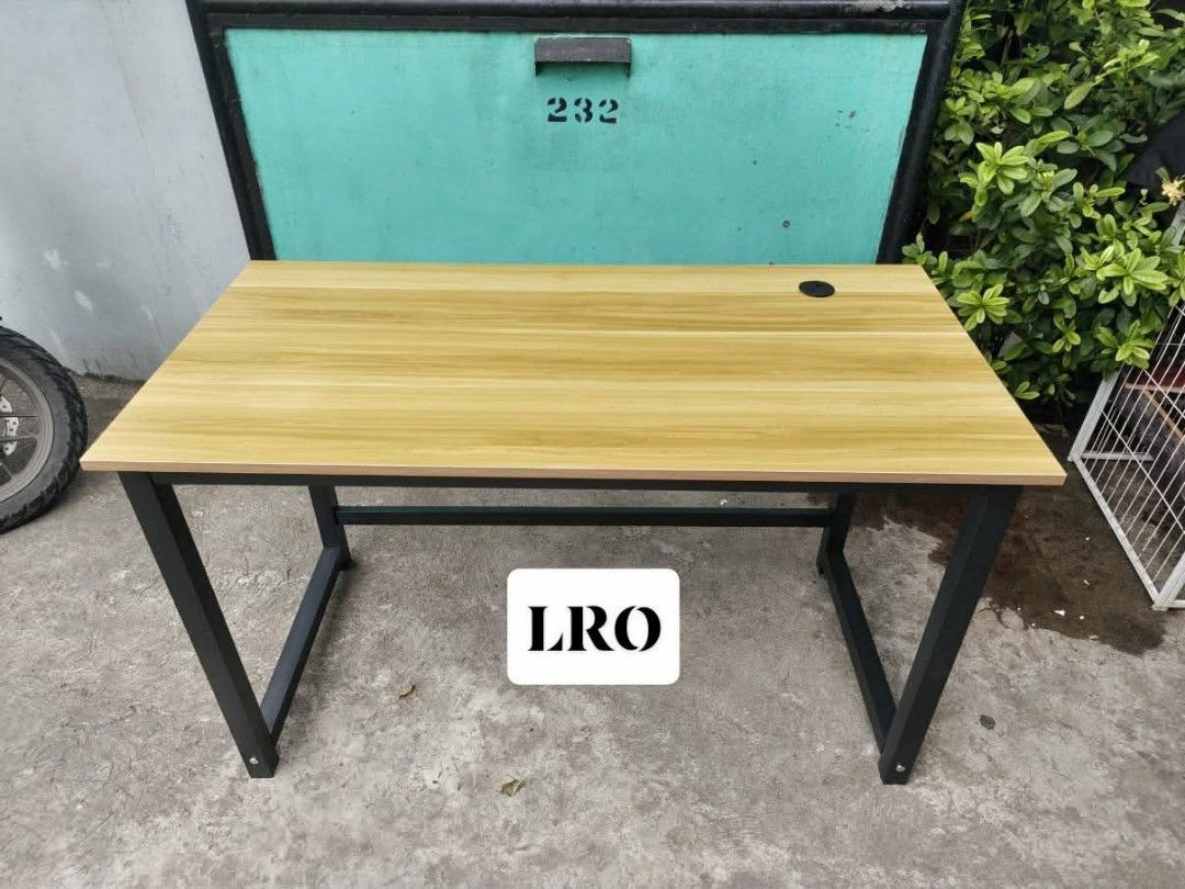 Computer table table (Category: Tables & Sets) located in Manila. Submitted by joydolor (Listing ID 1461226166, Image 2). Description: new computer table 120x60cm all colors available 2650 plus sf via lalamove.