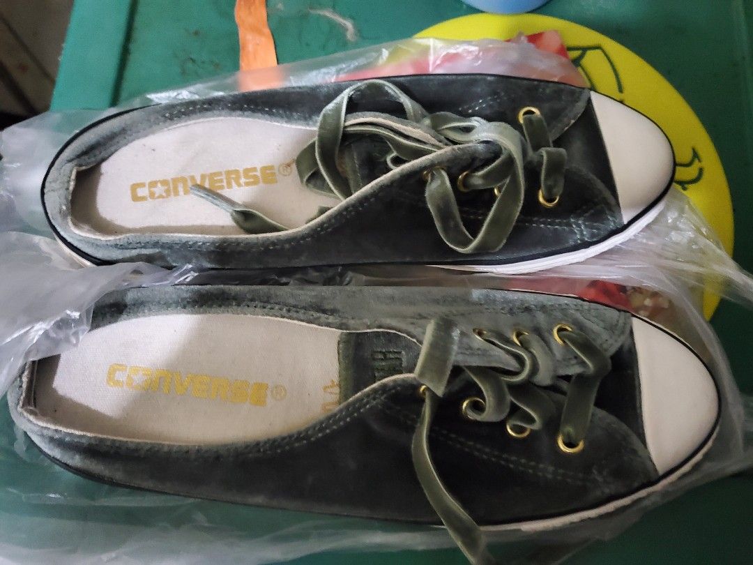 Converse Velvet Low Top Sneakers (Category: Sneakers) located in Manila. Submitted by rakelherms (Listing ID 1461255550, Image 1). Description: - Velvet low-top Converse sneakers - Rich dark green color - Classic lace-up style with elegant gold eyelets - Iconic Converse sole - Ideal for versatile casual outfits.