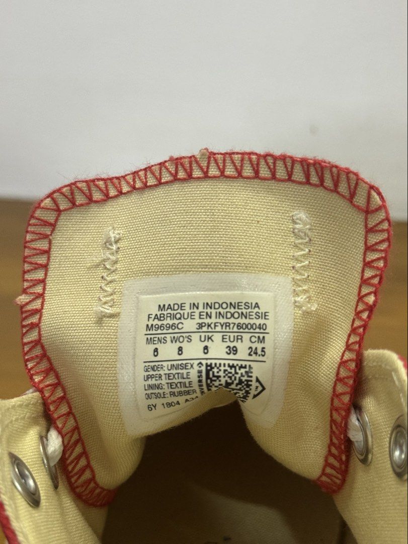 Converse W8 (Category: Sneakers) located in Manila. Submitted by hachiichii617 (Listing ID 1461293269, Image 3). Description: .