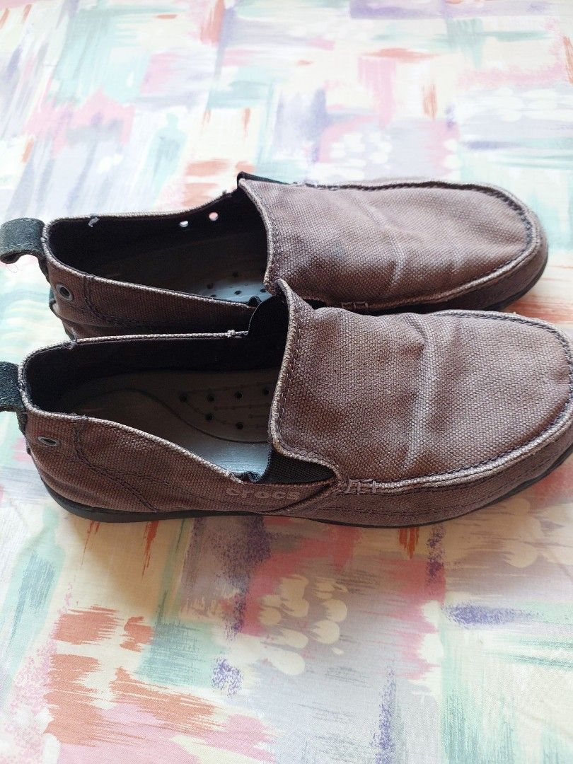 Corcs slip-on loafer size M8 (Category: Slippers & Slides) located in Cebu City. Submitted by choithrift0326 (Listing ID 1461130046, Image 1). Description: nakatahi po siya 300 + SF - Brand: Crocs - Style: Slip-on Loafer - Size: M8 (EU 41 / UK 7 / US 8) - Condition: Good - Features: Comfortable, easy to slip on and off.