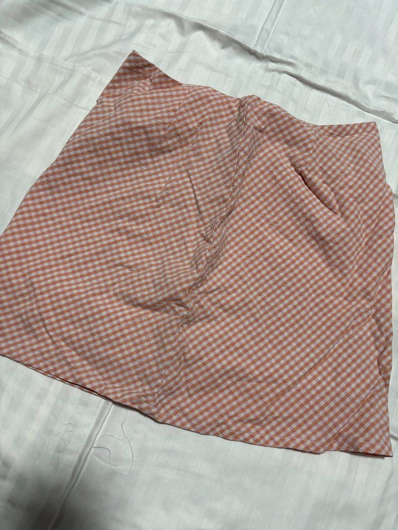 Cotton On Gingham Mini Skirt XS (Category: Skirts) located in Pasay City. Submitted by nicoletlntn_ (Listing ID 1461236018, Image 1). Description: - Adorable pink and white gingham pattern - Brand: Cotton On - Size: XS - Style: Mini skirt - Perfect for casual wear - Versatile and easy to pair with different tops.