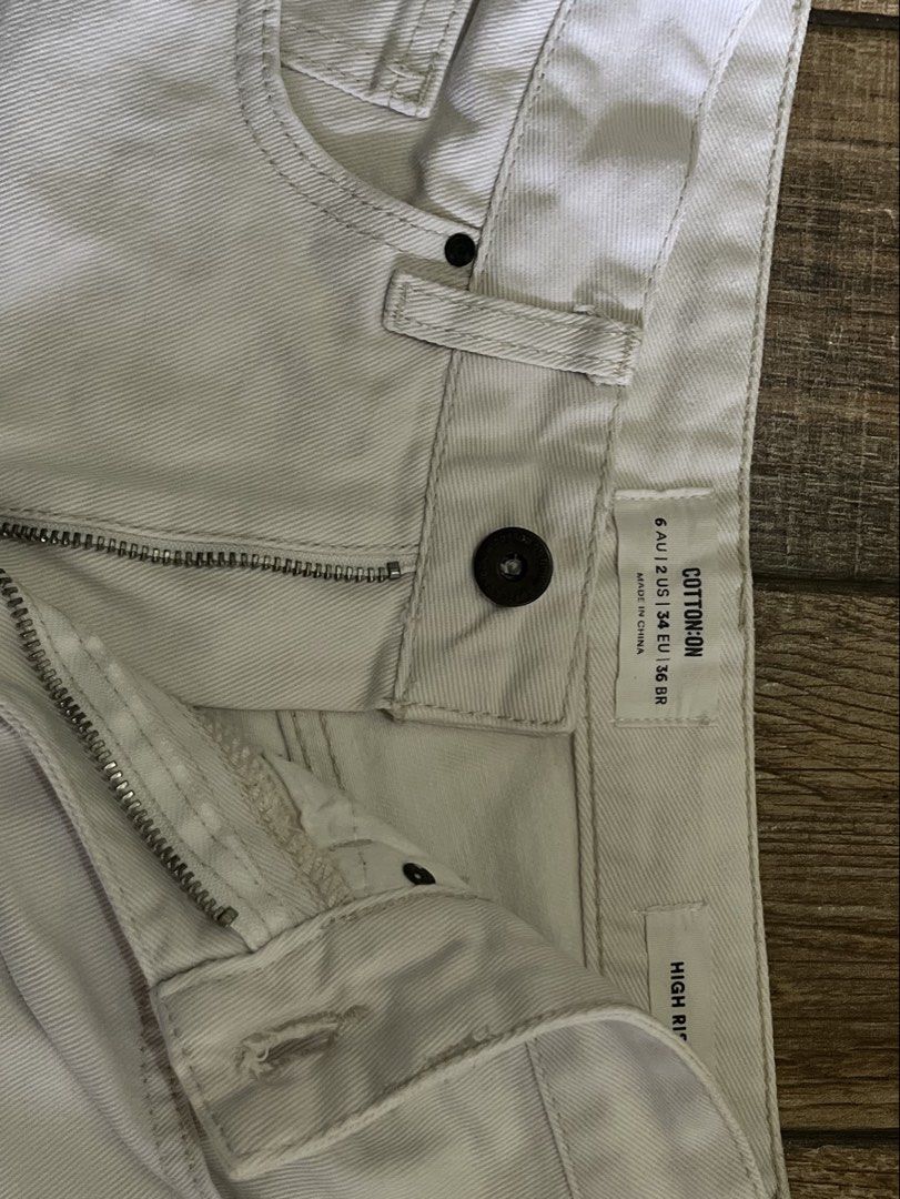 Cotton On Mom Short (Category: Shorts) located in Mandaluyong City. Submitted by yanna_02501 (Listing ID 1461172849, Image 3). Description: .