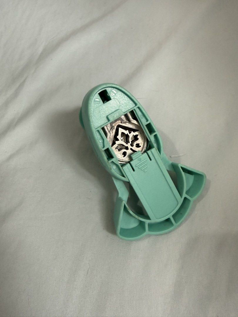 Craft Corner Punch - Floral Design (Category: Craft Supplies & Tools) located in Las Pinas. Submitted by cherrichigo (Listing ID 1461160482, Image 2). Description: - Teal corner punch creates a beautiful floral design on paper edges. - Ideal for scrapbooking, card making, and other paper crafts. - Simple to use: insert paper and press. - Adds a decorative floral cut-out pattern to your projects. Pick-up only Location: Las Piñas.