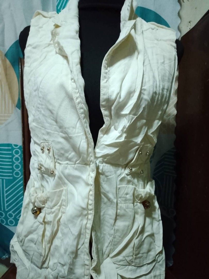 Cream Sleeveless Vest with Pockets and Button Details (Category: Sleeveless) located in Batangas. Submitted by sheenx.09 (Listing ID 1461234909, Image 1). Description: - M on tag (M to L) - Cream colored sleeveless vest 😉 - Collared neckline 😁 - Button-up front closure 😊 - Two front pockets with button details - Decorative buttons on chest - Ideal for layering 🙂 - isa lang butones nya.