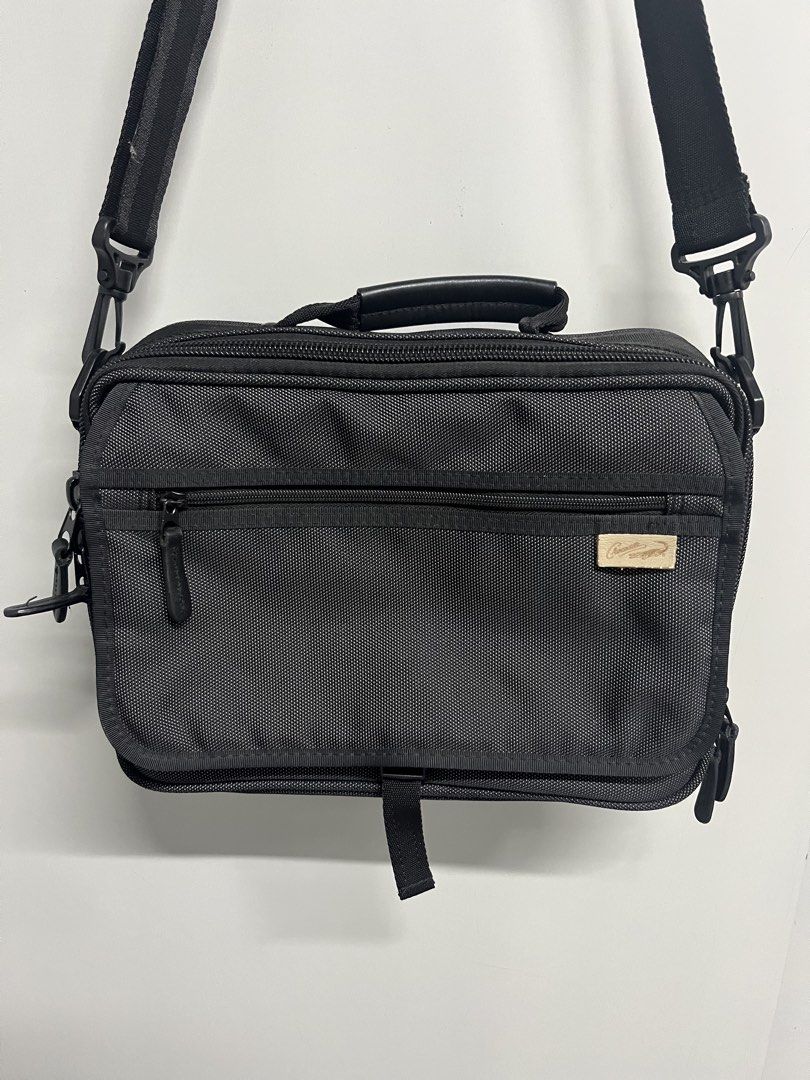 Crocodile Business / Laptop Shoulder Bag (Category: Sling Bags) located in Valencia. Submitted by shopstnd (Listing ID 1461211405, Image 1). Description: Crocodile Business / Laptop Shoulder Bag Condition: 9.5/10 — Excellent Color: Black • Structured briefcase / shoulder bag design • Multiple zip compartments • Front organizer pocket • Adjustable & detachable shoulder strap • Top carry handle • Durable textured fabric • Clean interior and hardwar